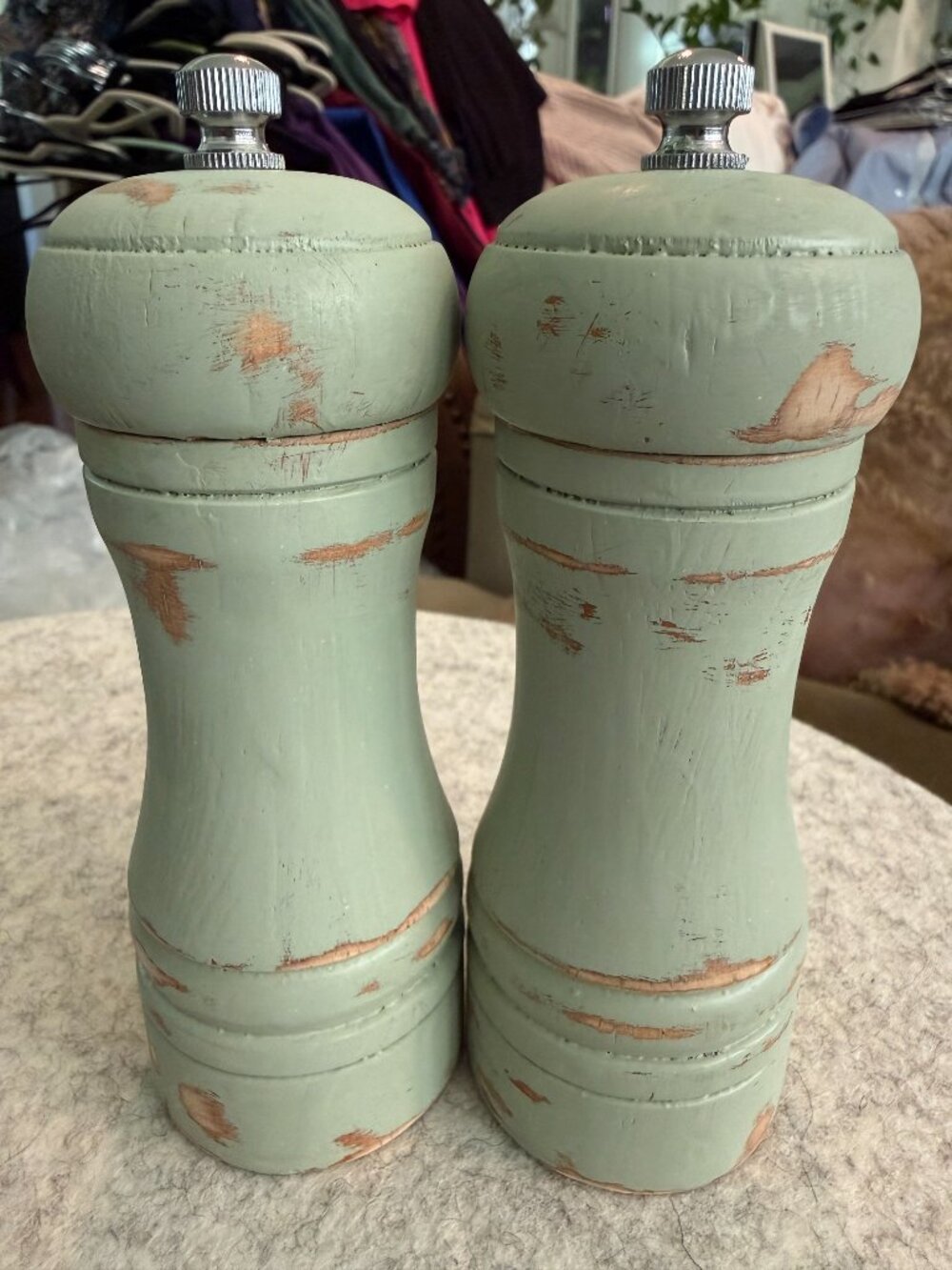 Rustic Distressed Hand Painted Wood Sage Green Salt & Pepper Grinder Set w/Tray - Picture 6 of 12